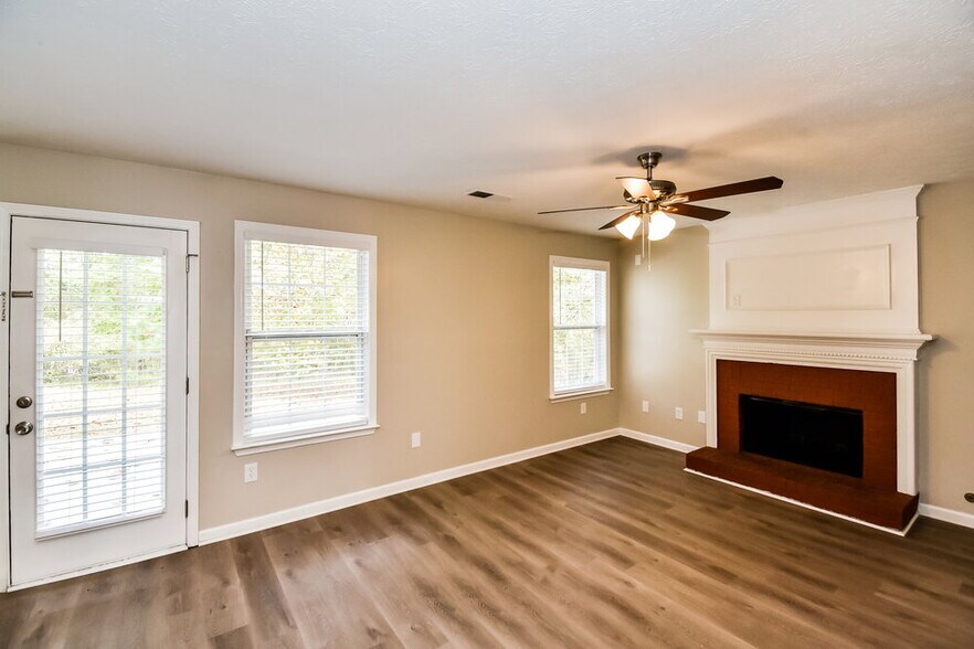 Building Photo - 4970 Promenade Dr SW