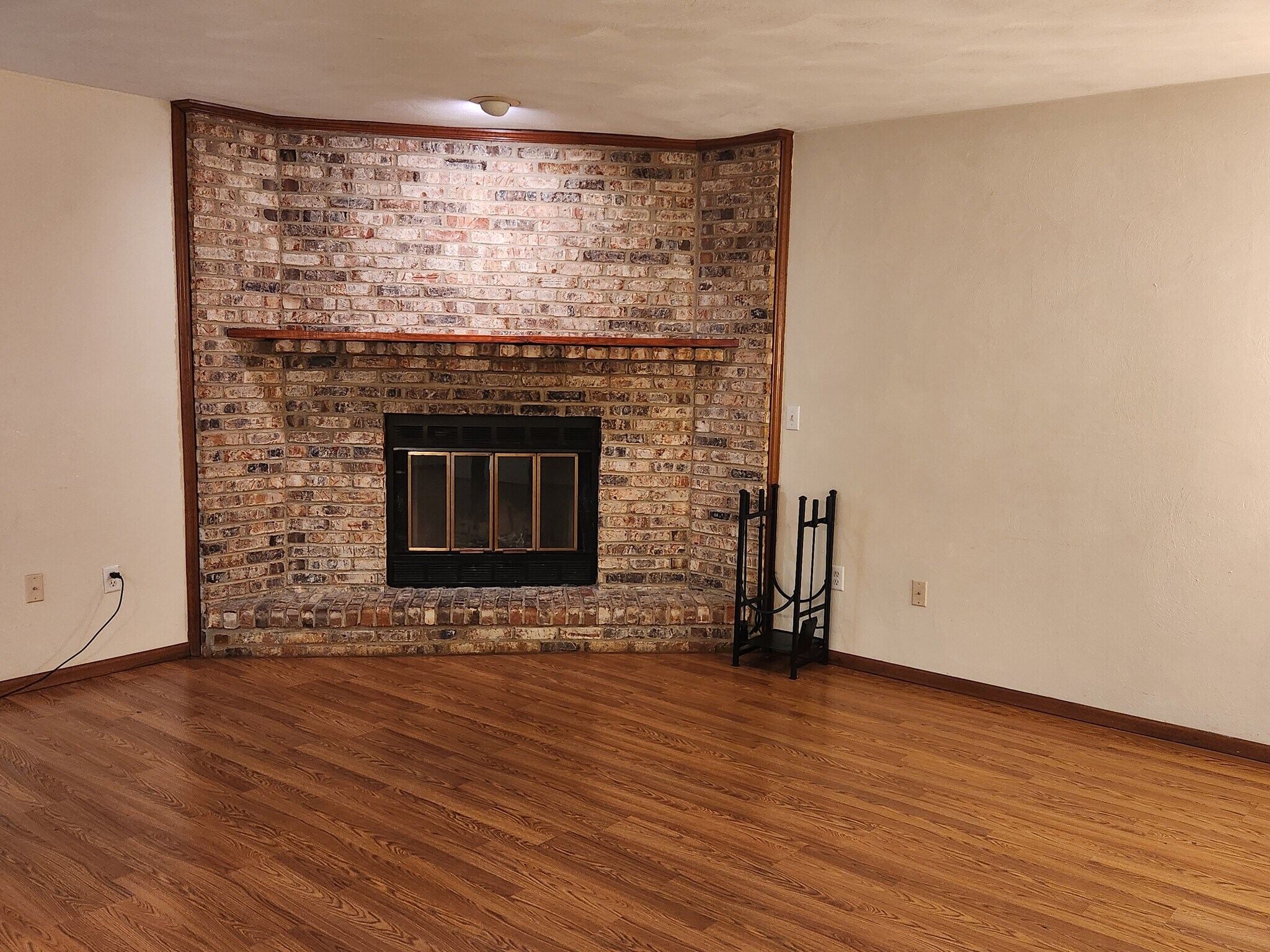 Building Photo - 3854 S Chalet Cir