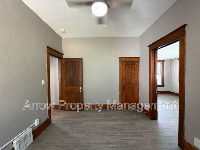 Building Photo - 2049 Worthington Ave