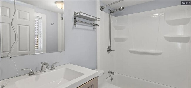 Building Photo - 1115 Highland St N