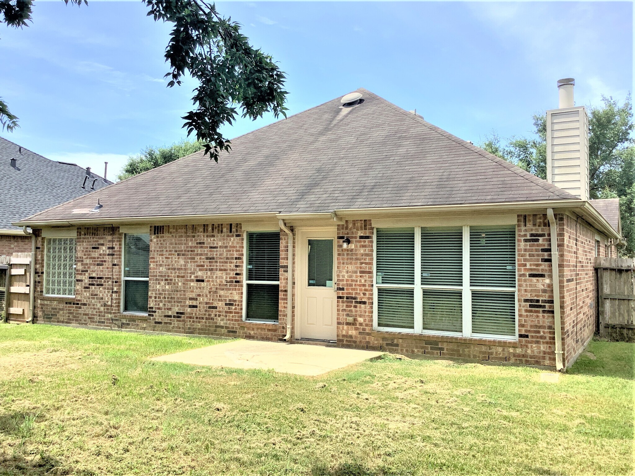 Building Photo - 5018 Beechknoll Ln