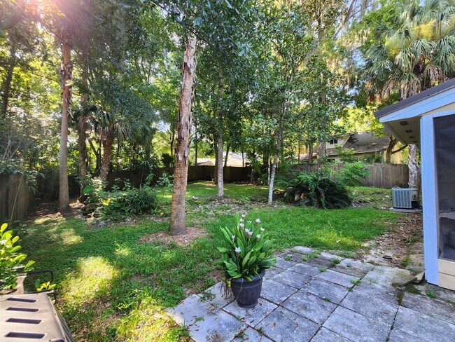 Building Photo - FOR RENT 4 bed 3 bath home