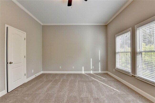 Building Photo - 812 Red Hart Ln