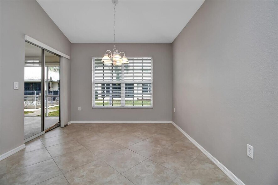 Eating area - 207 Lewis Cir