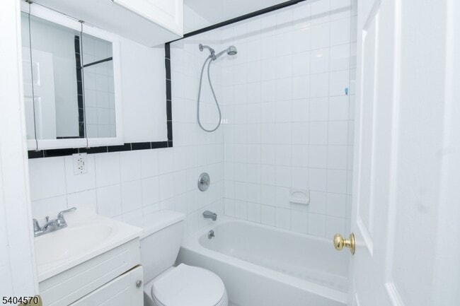 Building Photo - 220 E Broad St