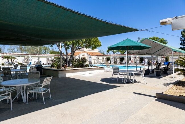 Building Photo - Sweeping Views! Rare and Peaceful 5-home e...