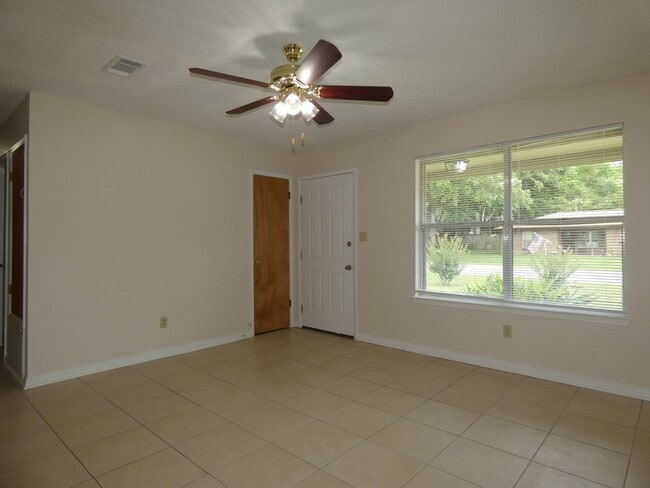 Building Photo - Comfortable/Affordable 3/1.5 - Pace