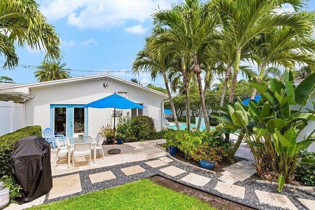 Building Photo - 340 NE 7th Ave