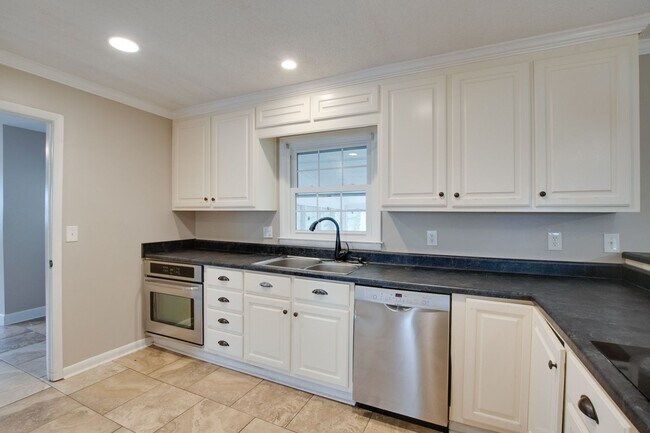 Building Photo - 2107 Edinburgh Drive