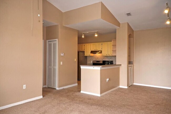 Building Photo - Visconti Condo