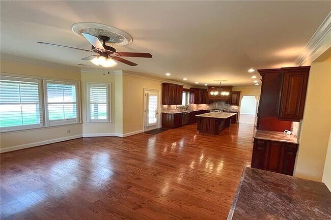 Building Photo - 330 Knollcrest Ct