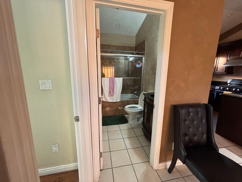 Building Photo - 1817 N Ave 53