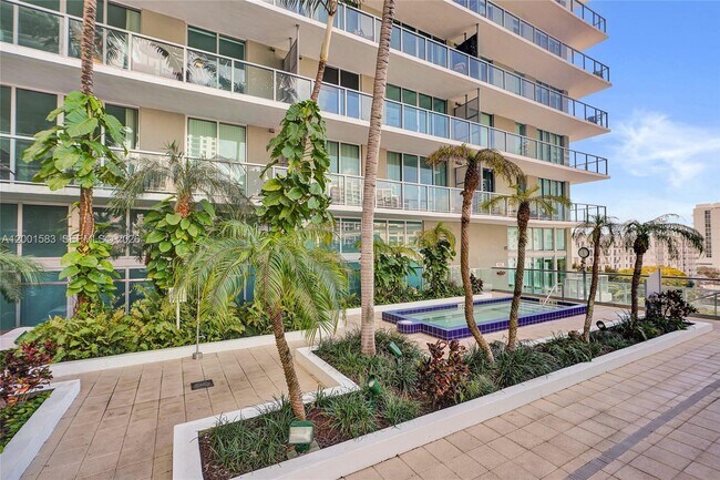 Building Photo - 1111 SW 1st Ave