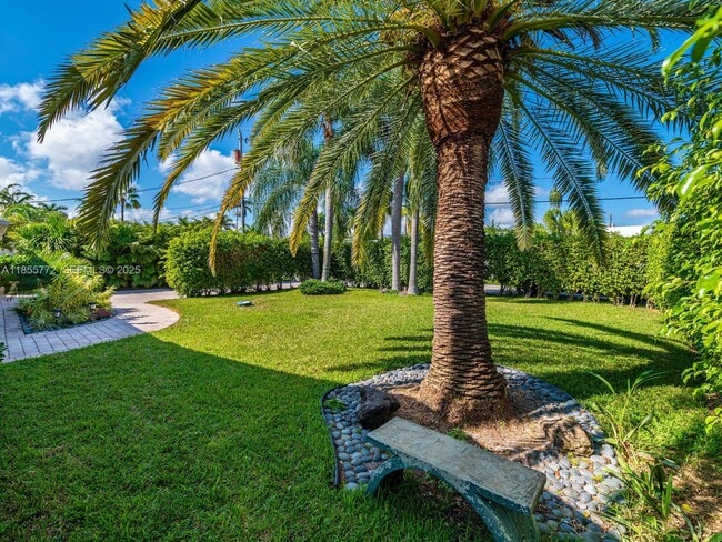 Building Photo - 2118 NE 15th St