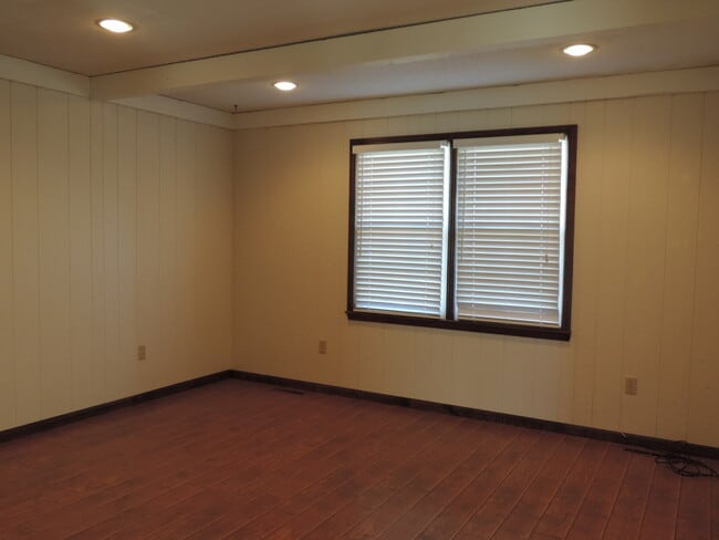Building Photo - Perfect Family Home