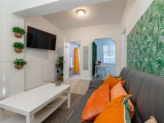 Building Photo - 143 NE 43rd St