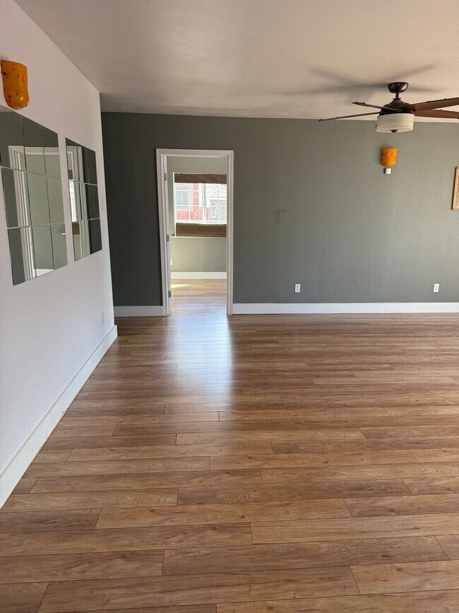 Building Photo - Unique, spacious 5-bdrm/3-bath Craftsman w...
