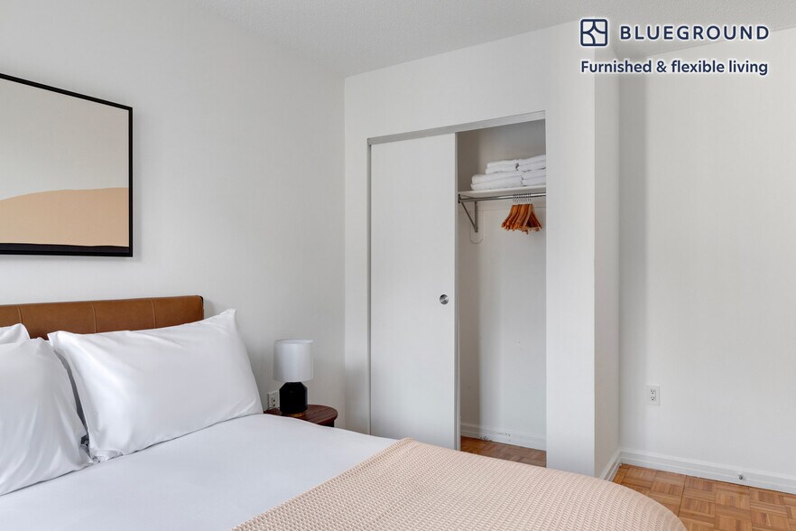 Building Photo - 520 W 48th St