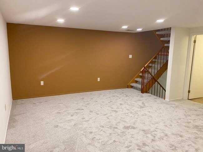 Building Photo - 49 Helios Ct