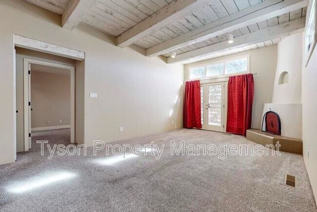 Building Photo - 6208 Sabre Ct NW