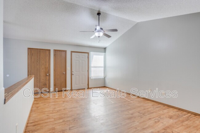 Building Photo - 1008 E Karla Ct