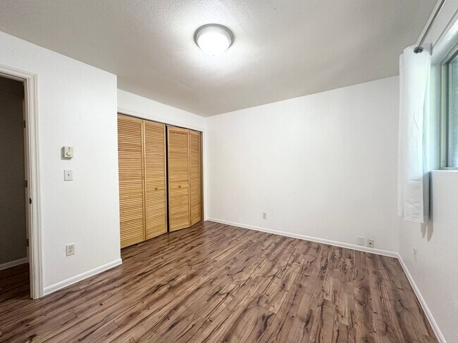 Building Photo - 2 Bed 1 Bath Duplex near Gresham Station!