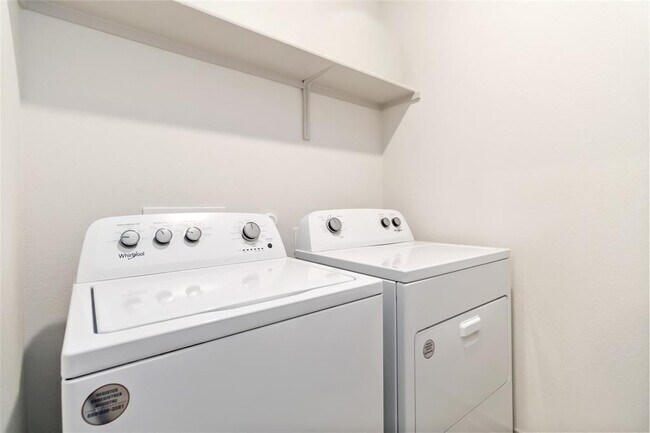 Building Photo - 105 New Hvn St