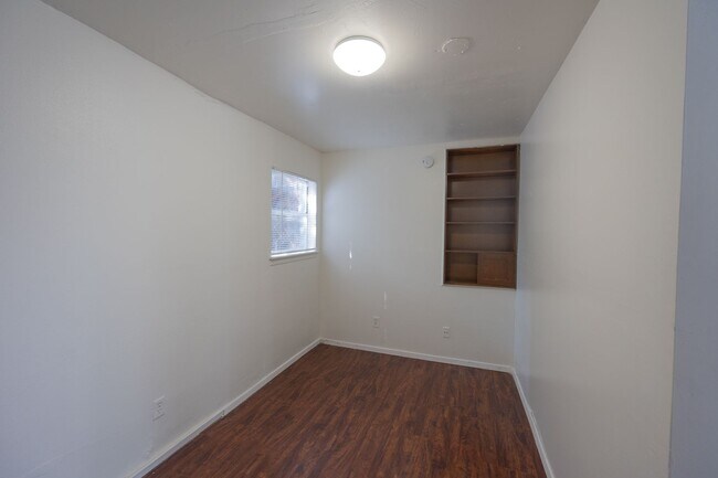 Building Photo - West Campus condos in small complex! W/D i...