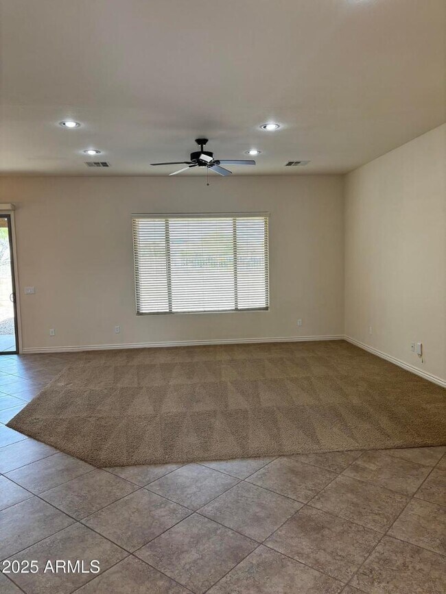 Building Photo - 18188 W Paradise Ln