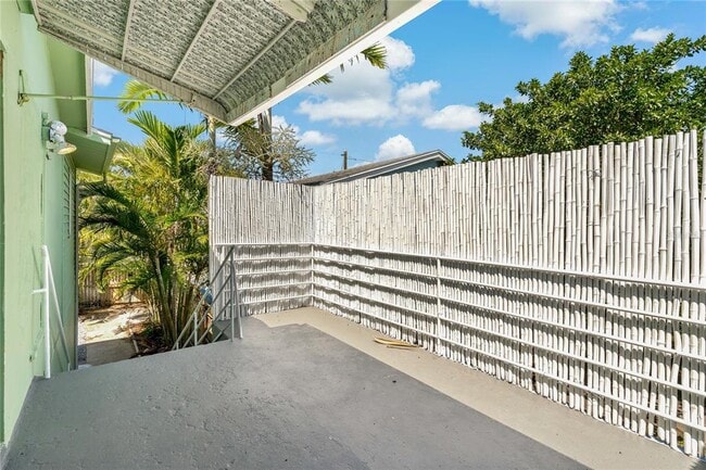 Building Photo - 8441 Bayshore Dr