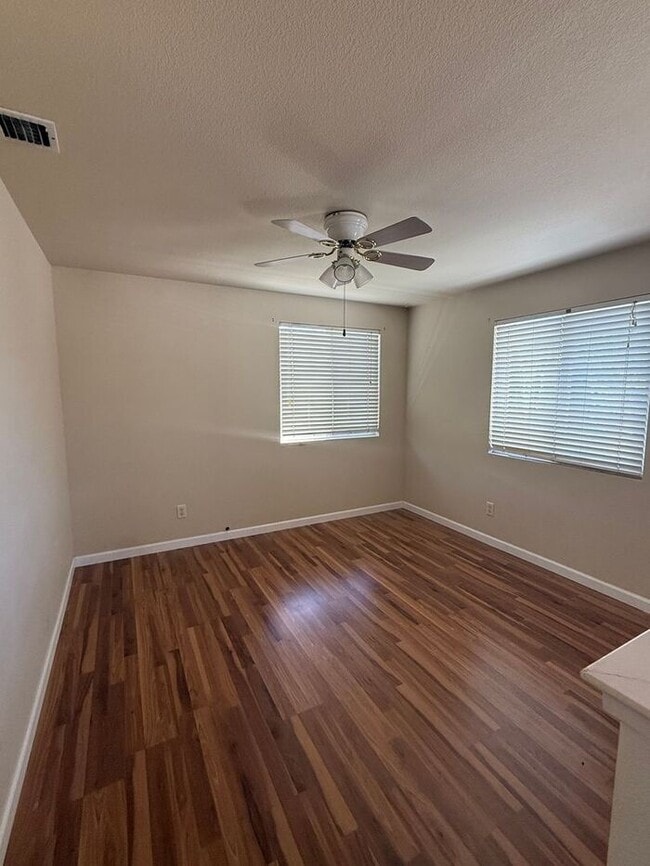 Building Photo - Spacious 3BR/2.5BA Home in Northwest Reno