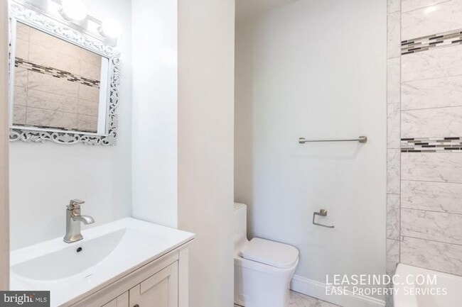 Building Photo - 624 Irving St NW