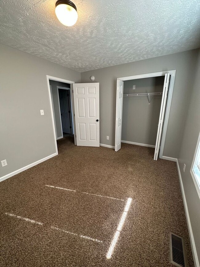 Building Photo - 1009 Bobcat Dr