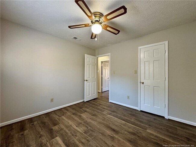 Building Photo - 389 Conifer Dr