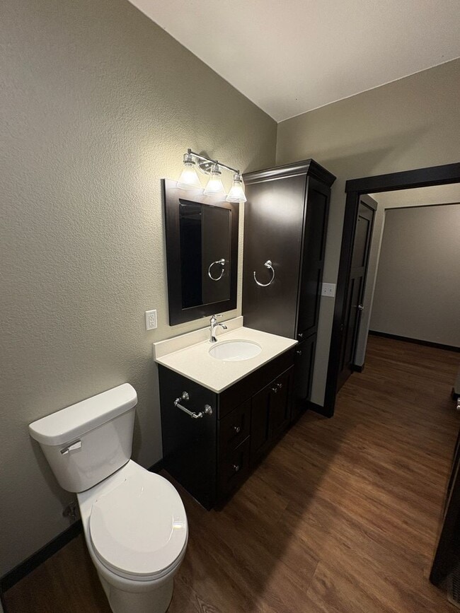 Building Photo - PRICE REDUCED!!! 4 bed / 3 bath Twinhome for Rent!