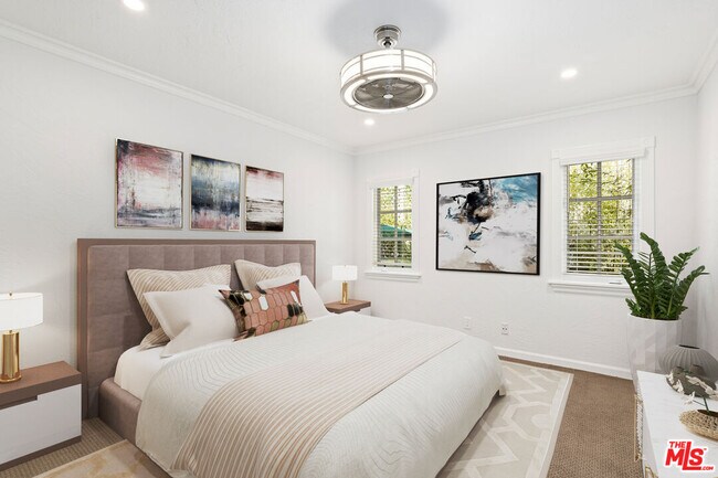 Building Photo - 910 N Alfred St