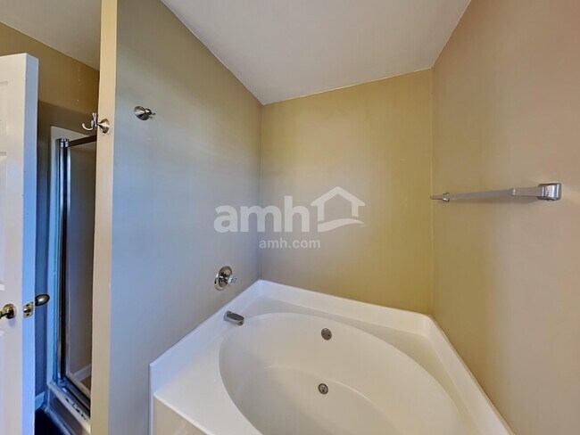 Building Photo - 1804 Lowell Ct