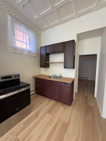 Building Photo - 329 Taylor Ave