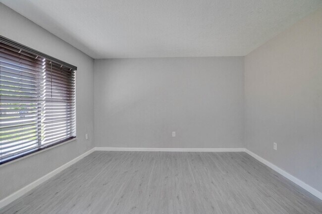 Building Photo - Updated 3/2 Pool Home in Apopka (Mt. Plymo...