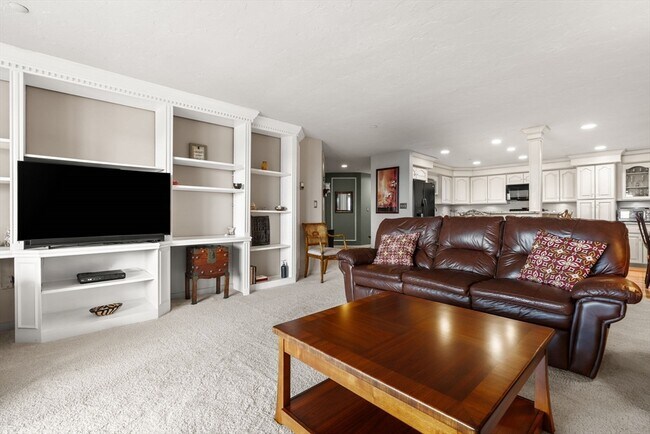 Building Photo - 1001 Marina Dr