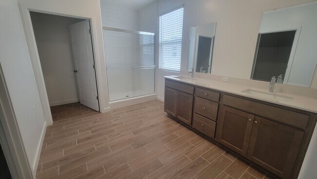 Building Photo - 12533 Camino Glorieta, Bakersfield, CA 93311