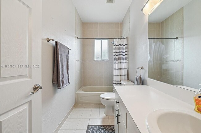 Building Photo - 3228 SE 3rd Dr