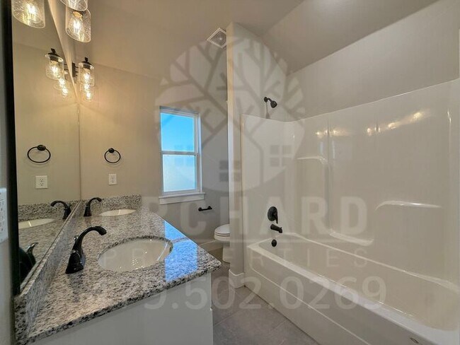 Building Photo - Tontitown- Single-Family Home- Desirable Hickorywood Plan- 4 Bedroom!