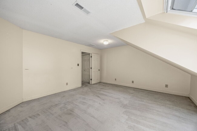 Building Photo - 709 Orchard Ln