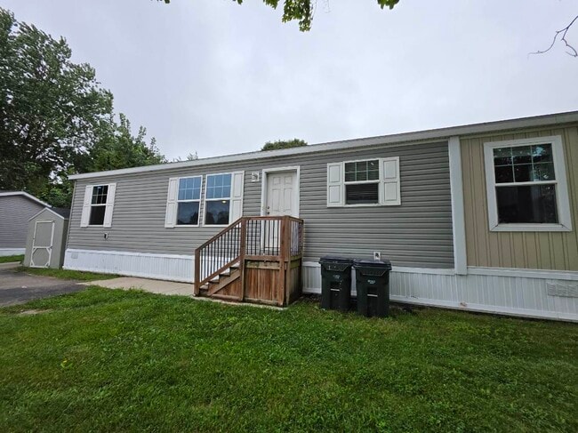Building Photo - 11 Cardinal Hill Dr