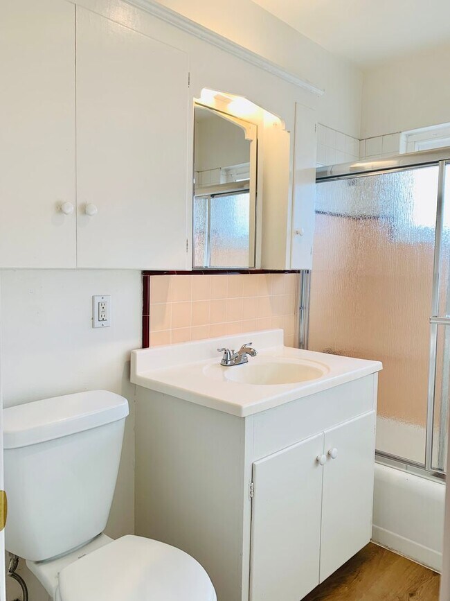 Building Photo - 2BD/1BA UPSTAIRS APARTMENT IN PACIFIC BEAC...