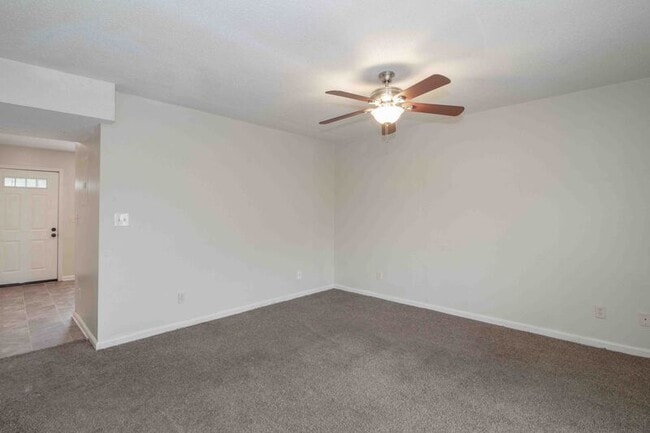 Building Photo - 2002 Tynewood Dr