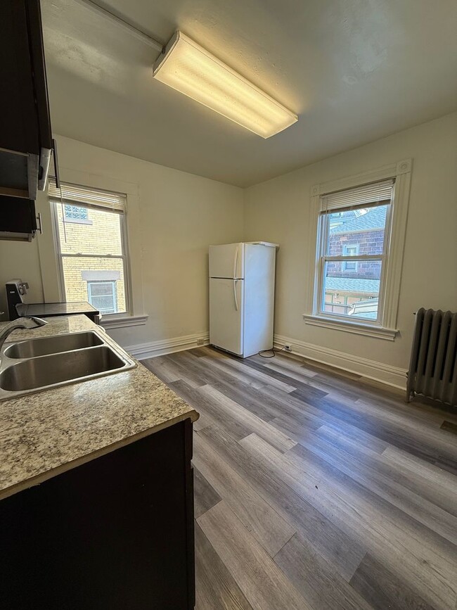 Building Photo - 305 Marguerite Ave