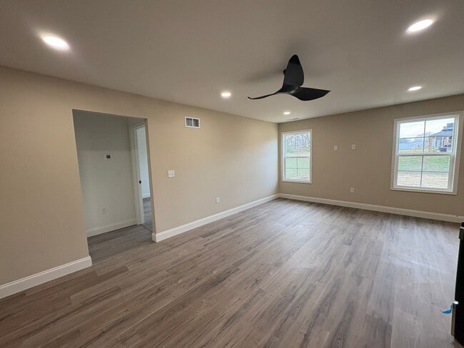 Building Photo - For Rent