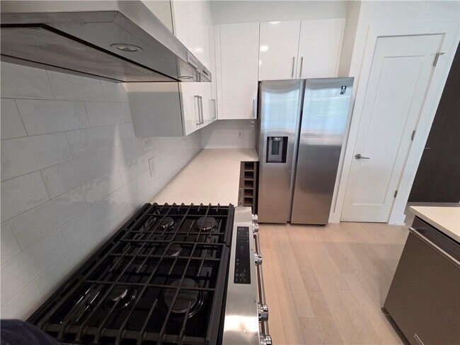 Building Photo - 775 Juniper St NE